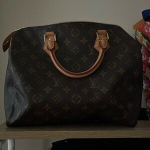 Louis Vuitton Speedy .